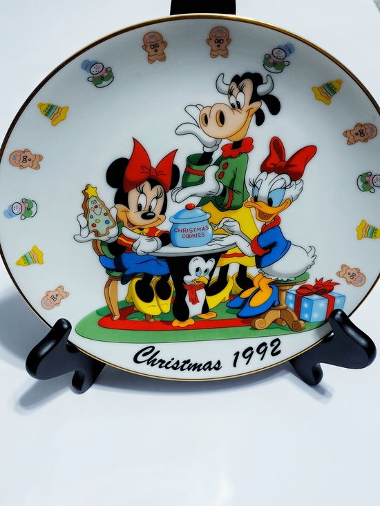 Disney Other - Disney Christmas 1992 Collectible Plate - Red, Green, Yellow